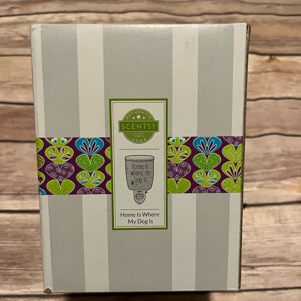 NWB Scentsy Home Is Where My Dog Is Plug In Warmer